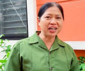 Trước khi nổi tiếng trên mạng xã hội, bà Tuyết có cuộc sống vất vả, phải làm lao công, đồng nát để kiếm sống
