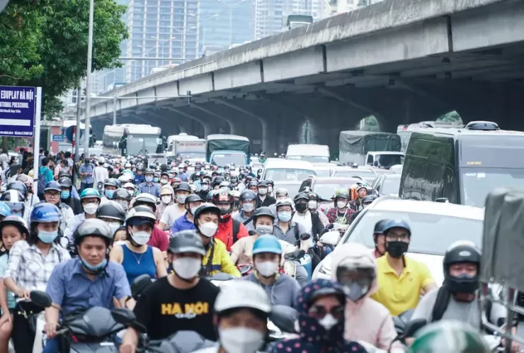 Hà Nội xác định phương tiện giao thông sử dụng nhiên liệu hoá thạch là nguồn gây ô nhiễm không khí chủ yếu trên địa bàn TP, chiếm hơn 50% nguồn phát thải. Ảnh: Phi Hùng