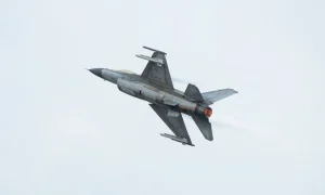 Tiêm kích F-16 Thái Lan bay trình diễn tại Bangkok hồi tháng 3.
