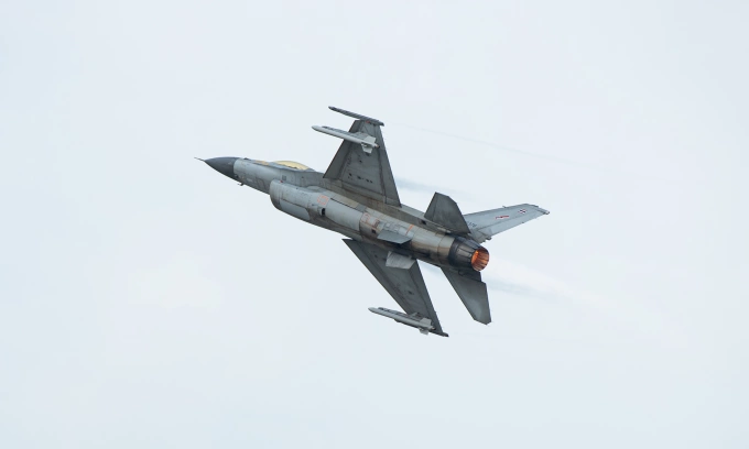 Tiêm kích F-16 Thái Lan bay trình diễn tại Bangkok hồi tháng 3.