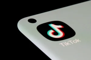 Biểu tượng ứng dụng TikTok trên một điện thoại thông minh chụp ngày 13/7/2021.