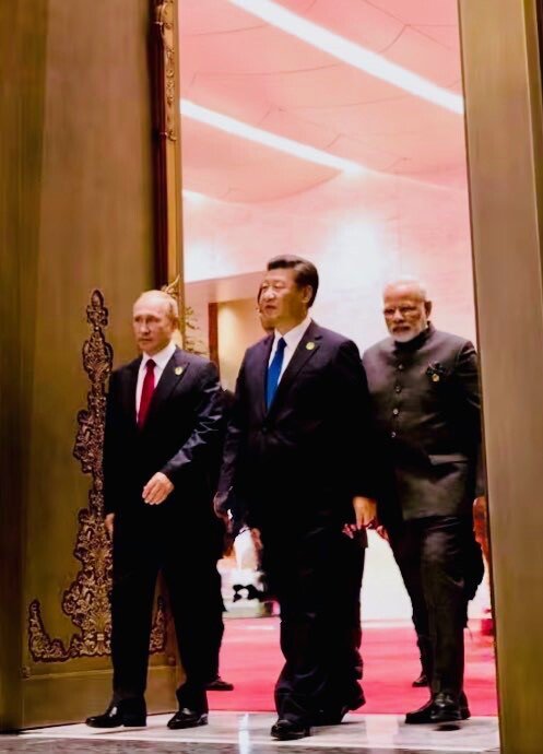 Ông Trump đăng ảnh Tổng thống Nga Putin, Thủ tướng Ấn Độ Narendra Modi, Chủ tịch Trung Quốc Tập Cận Bình gặp nhau bên lề Hội nghị thượng đỉnh SCO